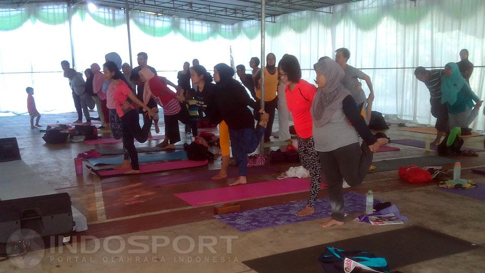 Salah satu momen di hari pertama Yoga Gembira Festival 2016, Sabtu (16/04/16). - INDOSPORT